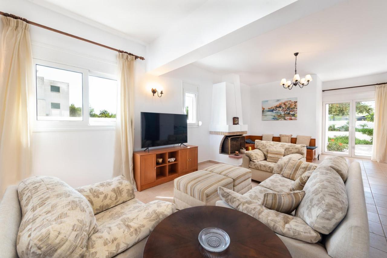 Ritas Gennadi Villa ภายนอก รูปภาพ